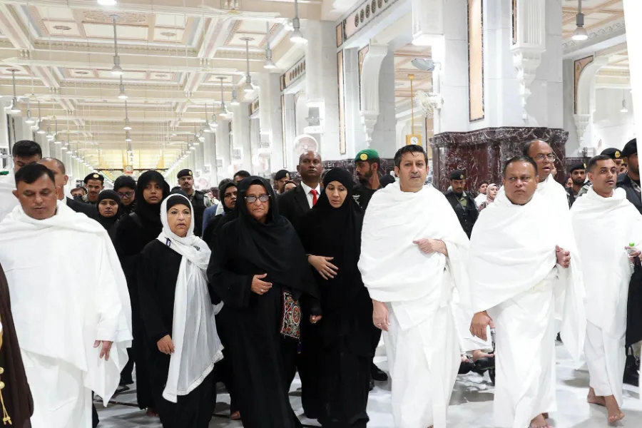 Pèlerins marchant entre Safa et Marwa
