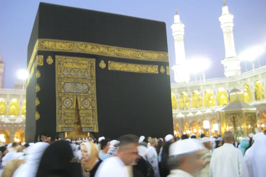 Foule de pèlerins pendant le Tawaf