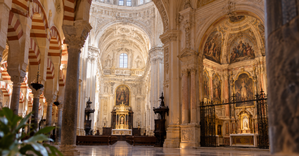 La nef Renaissance et la chapelle de Villaviciosa