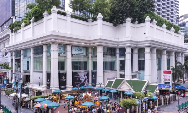 Grand Hyatt Erawan Bangkok, podium néo-thaï à l'angle du carrefour de Ratchaprasong