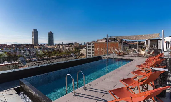 Piscine sur le toit de l'ibis Styles Barcelona City Bogatell