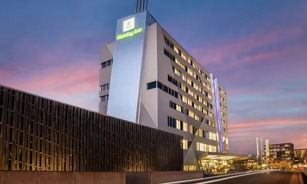Holiday Inn Bern Westside, intégré au complexe Westside