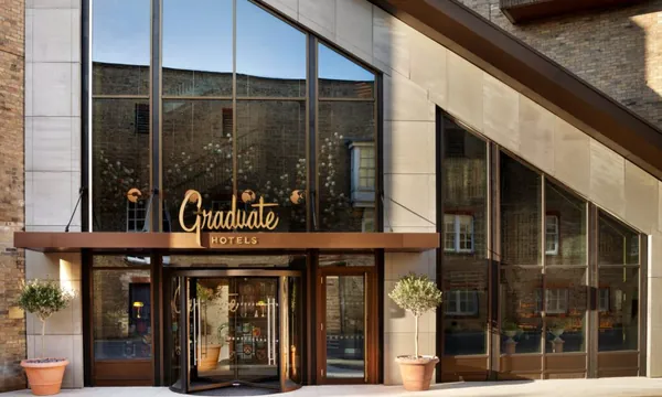 Graduate by Hilton Cambridge, face au Mill Pond