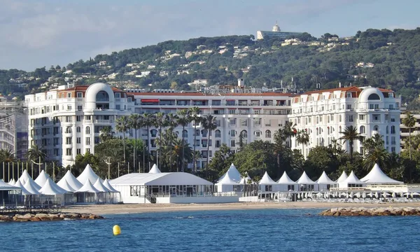 Hôtel Majestic Barrière Cannes, palace 5 étoiles face Palais Festivals