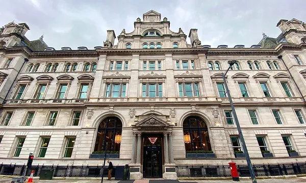 The Parkgate Hotel, cinq étoiles face au stade