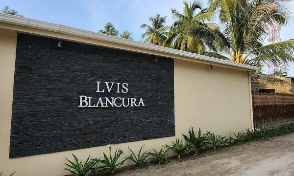 LVIS blancura Dharavandhoo hotel front de mer