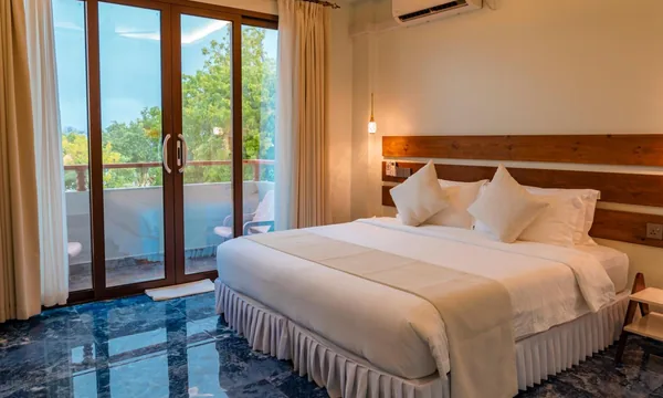 Dhiffushi Reef Beach hotel recif