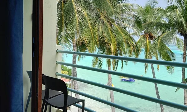 Si Beach House Dhiffushi proche plage
