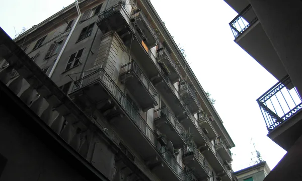 Façade du Grand Hotel Savoia Genova, via Arsenale di Terra, face à la gare de Principe