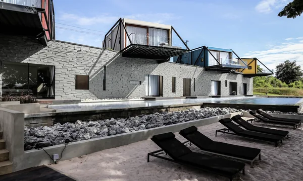 X2 River Kwai Resort cabines design face riviere piscine