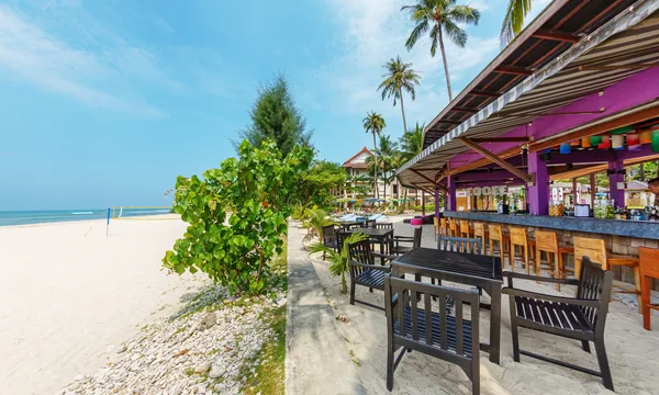 Apsara Beachfront Resort Khao Lak villas bord mer familial