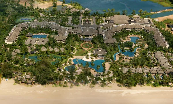 Le Meridien Khao Lak Bang Sak lagon piscine familles kids club
