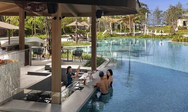 Pullman Khao Lak Resort lagon piscine design contemporain familial