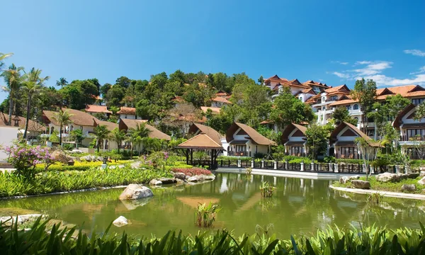 Rawi Warin Resort Spa Koh Lanta colline vue mer piscines familles