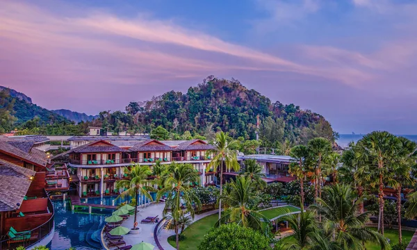 Beyond Krabi Resort Ao Nang colline piscine vue karst