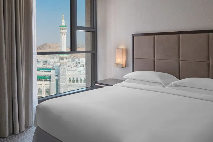 Suite du Hyatt Regency Jabal Omar, fenêtre sur les minarets de la Masjid al-Haram
