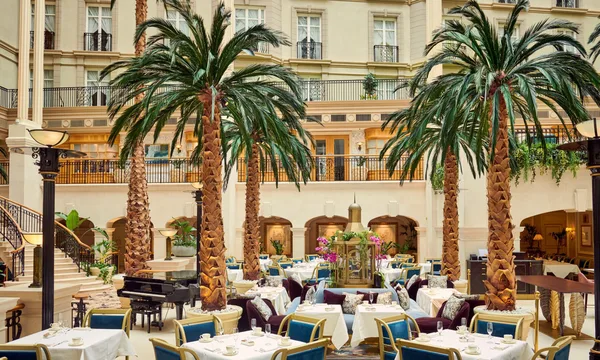 Atrium du Winter Garden et ses palmiers, The Landmark London, Marylebone