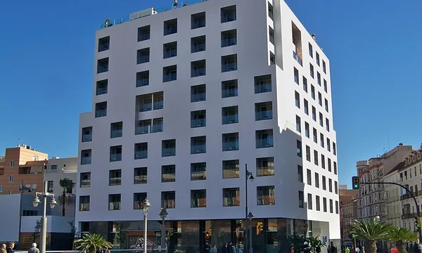 H10 Croma Málaga, hôtel 4 étoiles rooftop piscine suites familiales