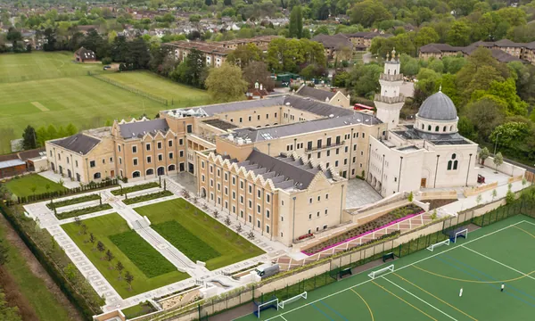 Oxford Centre for Islamic Studies, dôme et minaret sur Marston Road