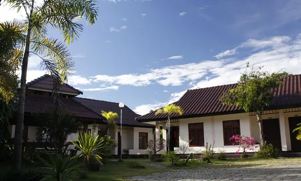 Hotel Pailifornia, Pai