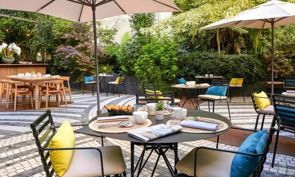 Terrasse-jardin du Novotel Paris Les Halles