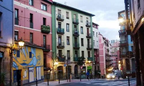 San Francisco Bilbao La Vieja, quartier multiculturel halal mosquées art urbain