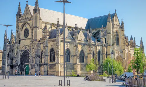 Quartier Saint-Michel Bordeaux, hub halal basilique marché Capucins