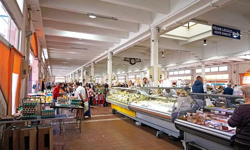 Quartier Forville Cannes, marché provençal restaurants halal