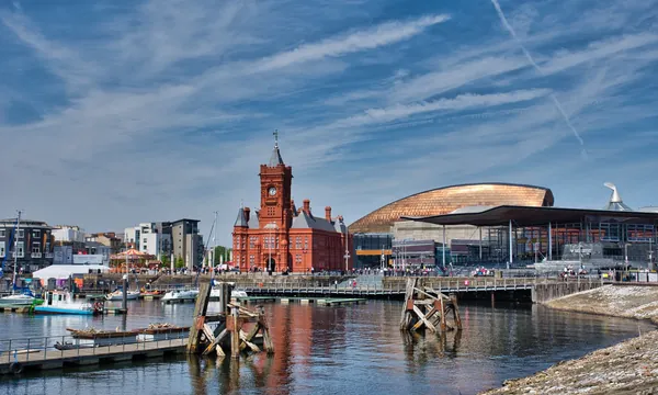 Cardiff Bay, Pierhead et le Senedd