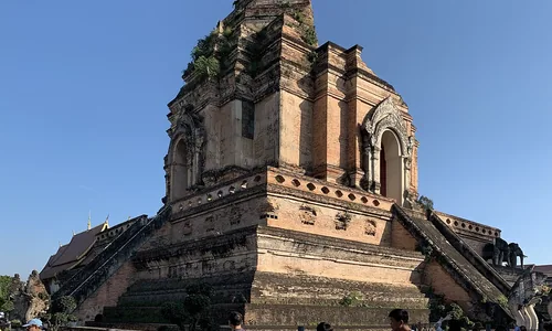 Vieille ville Chiang Mai fortifiée fossés temples Lanna Wat Phra Singh