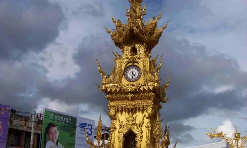 Centre Chiang Rai marché nuit tour horloge doré Ratchada