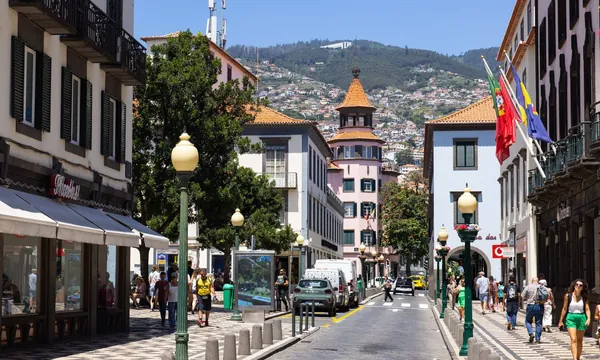 Église de Monte et luges en osier, Funchal