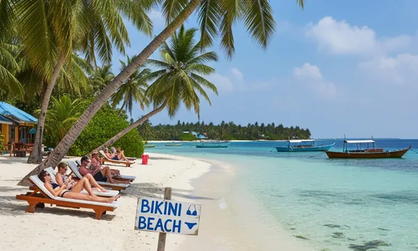 Bikini beach Himmafushi plage sable