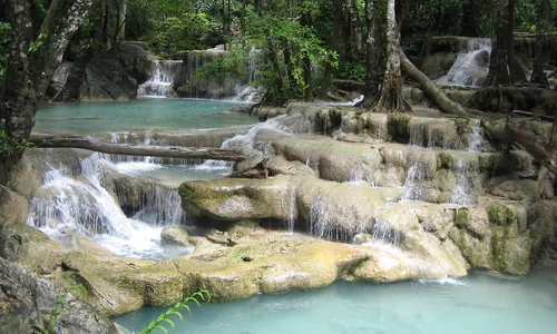 Cascades Erawan 7 niveaux piscines emeraude parc national