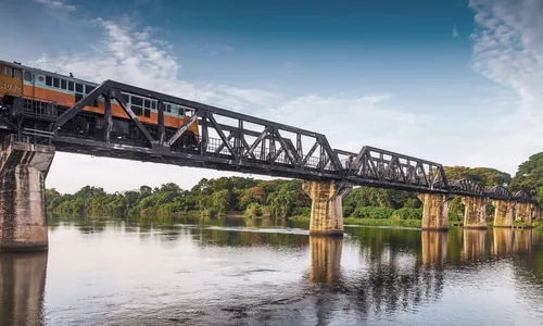 Pont riviere Kwai Kanchanaburi fer historique train