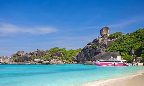 Îles Similan parc national plongée snorkeling eaux turquoise