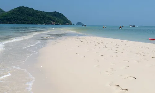 Detroit entre Koh Yao Yai Noi bancs sable longtails