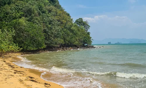 Cote est Koh Yao Noi resorts vue pitons karstiques plages