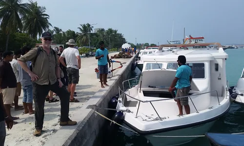 Jetee Maafushi speedboats arrivee front de mer ouest