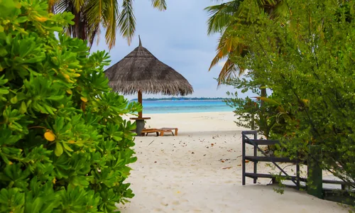 Pointe nord Maafushi plage calme hotels recents