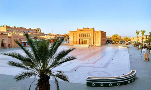 Centre-ville — place Al Mouahidine, Ouarzazate