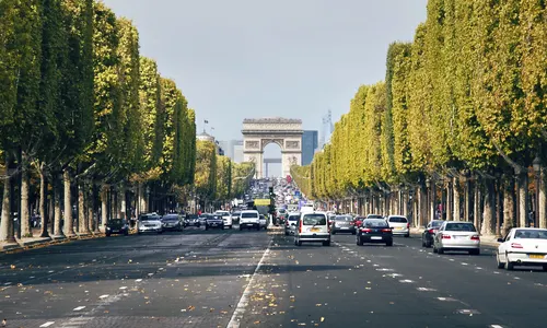 Avenue des Champs-Élysées à Paris, 8e arrondissement
