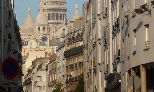 Quartier Goutte d'Or à Paris, 18e arrondissement avec vue Sacré-Cœur