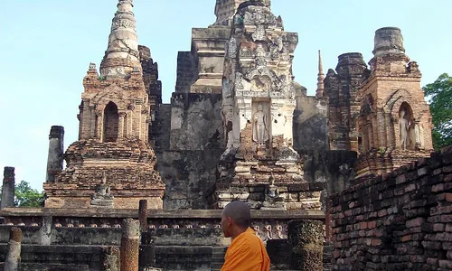 Wat Mahathat Sukhothai bouddhas chedis bassins lotus