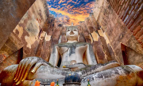 Wat Si Chum Sukhothai bouddha geant mondop