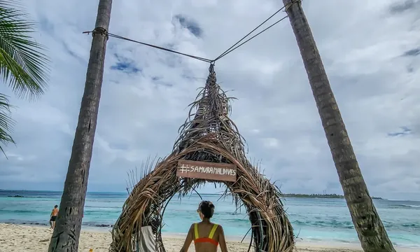 Bikini beach Thulusdhoo plage sable