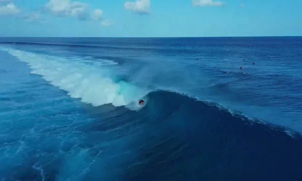 Vague Chickens surf gauche Thulusdhoo