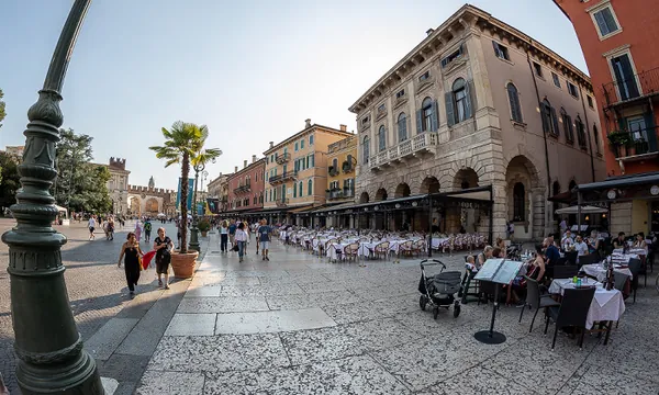 Arena de Vérone et piazza Bra
