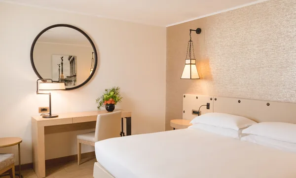 Chambre du Starhotels Metropole, hôtel 4 étoiles via Principe Amedeo, Rome