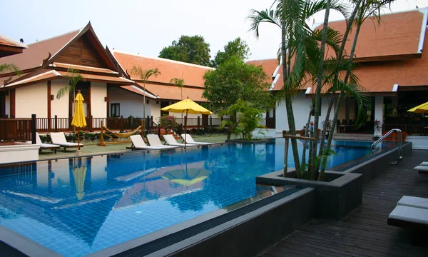 Legendha Sukhothai village thai traditionnel piscine parc